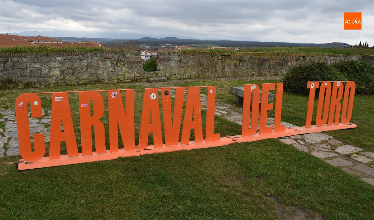 La leyenda ‘Carnaval del Toro’ ya luce en el Revellín de San Andrés