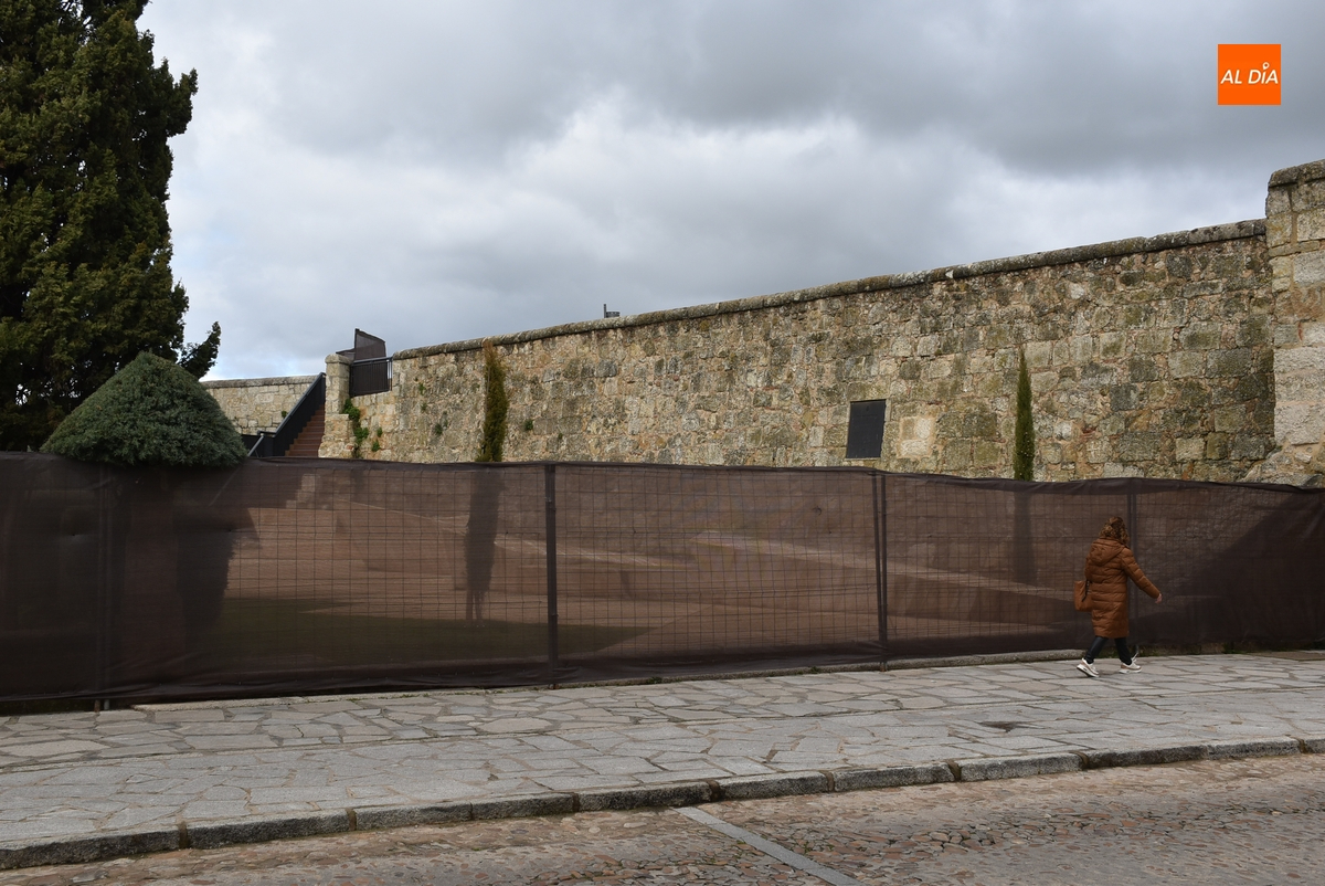 Vallada la Plazuela de Amayuelas para evitar que se convierta en un punto de botellón