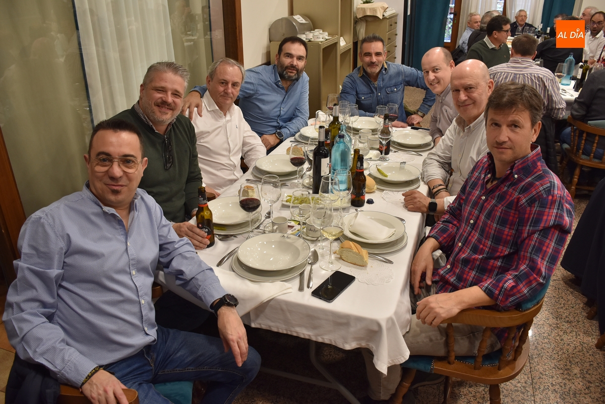 La Peña El Rincón reúne a 110 personas en su clásico cocido precarnavalero