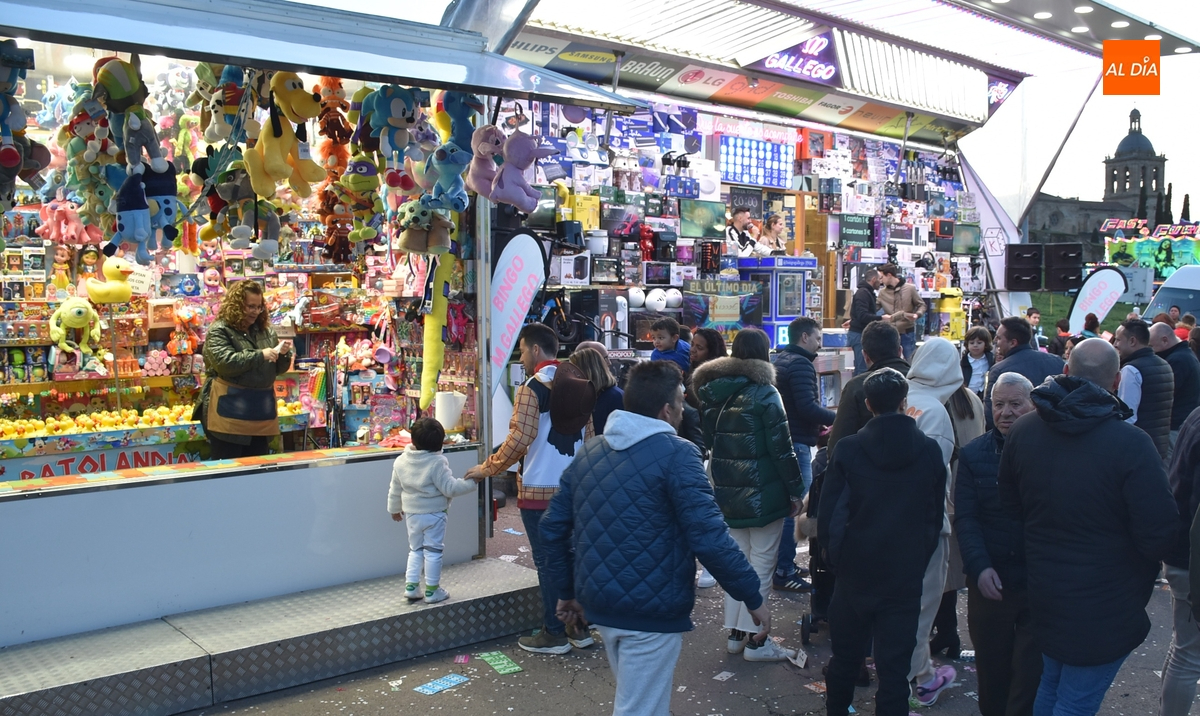 El recinto ferial va entrando en ebullición gracias a la espléndida meteorología