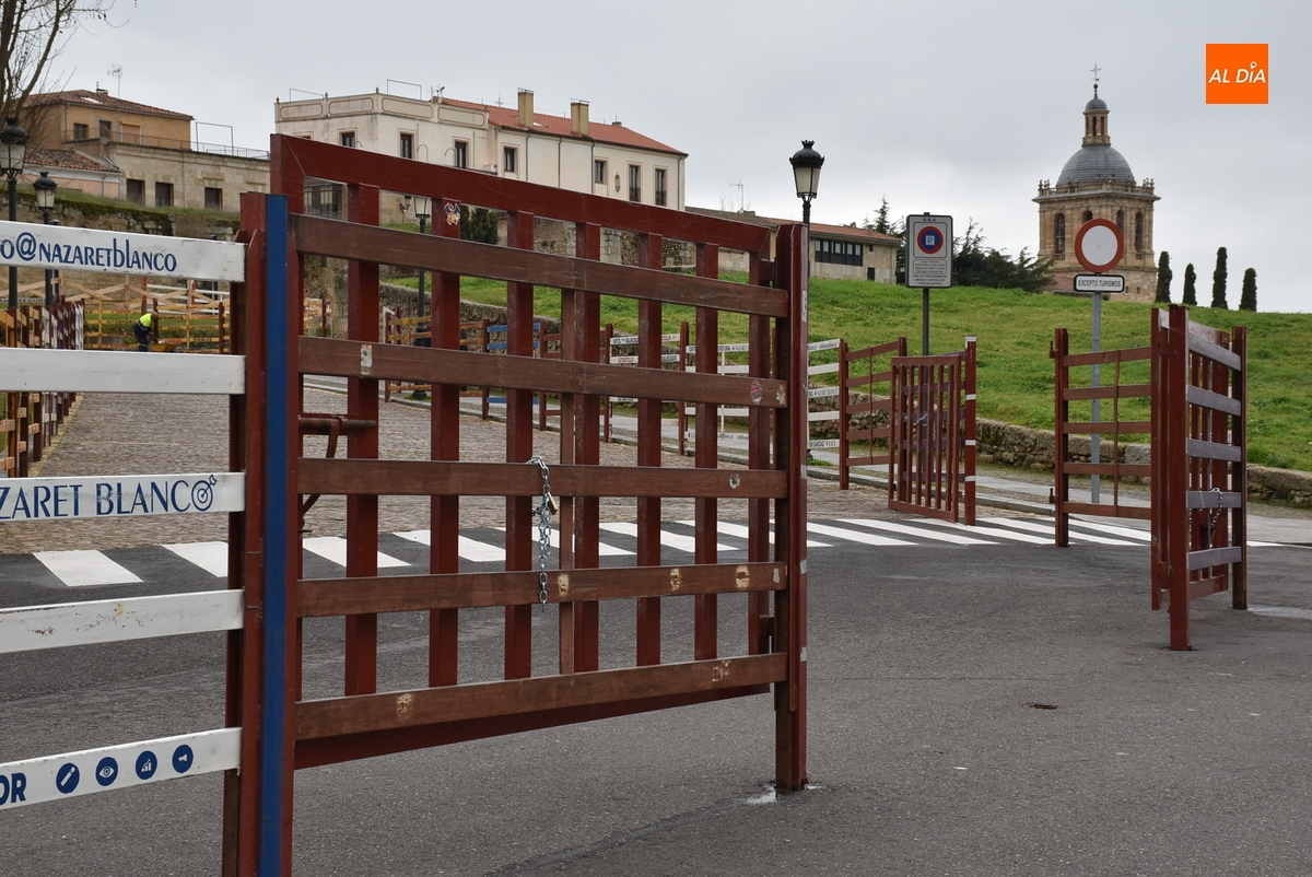 Completada la instalación de las agujas carnavaleras a falta de las ‘críticas’