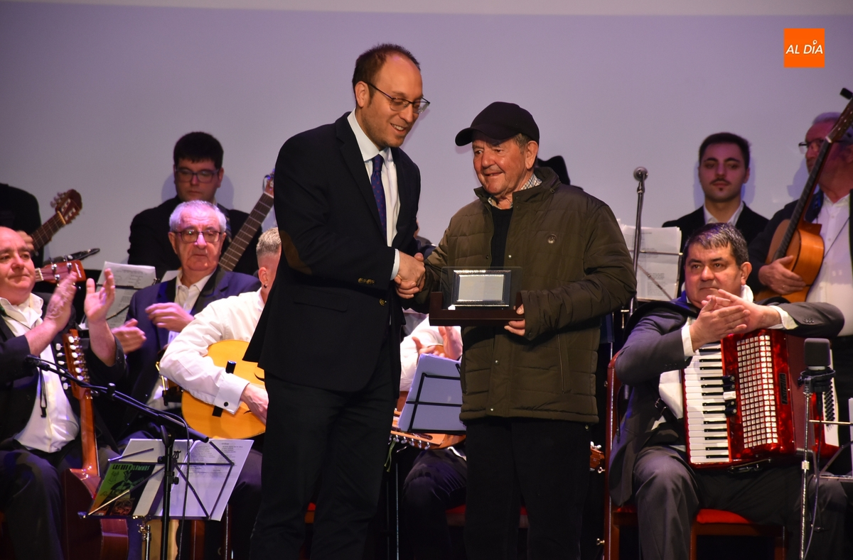 Redondeado el homenaje al histórico montador de tablaos Serafín Bernal