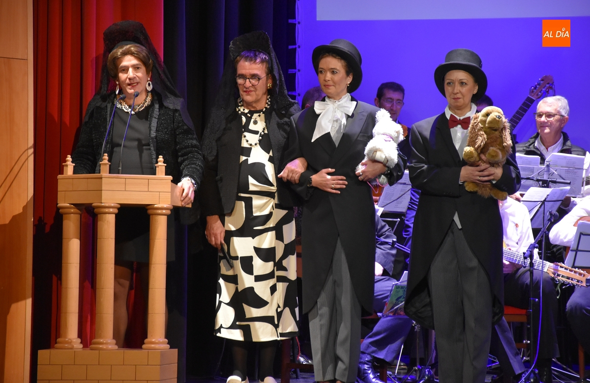 Arrabal y dos Cupidos visitan una presentación de las Coplas en la que se anunció el Toro de Iberdrola