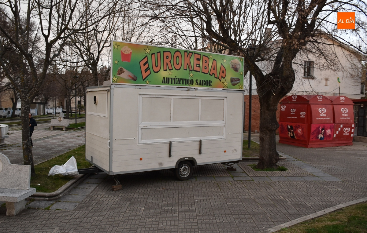 El Parque de los Tilos se empieza a preparar mientras llegan nuevas publicidades a algunas agujas