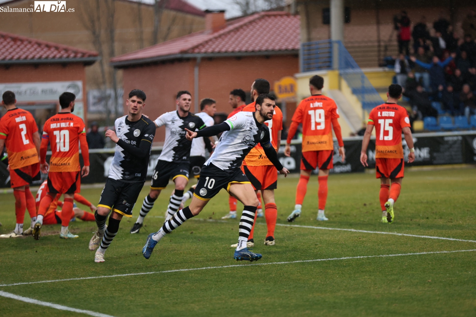 VÍDEO | De la Nava le da un punto a Unionistas contra la Ponferradina y el playoff se sigue resistiendo (1-1)