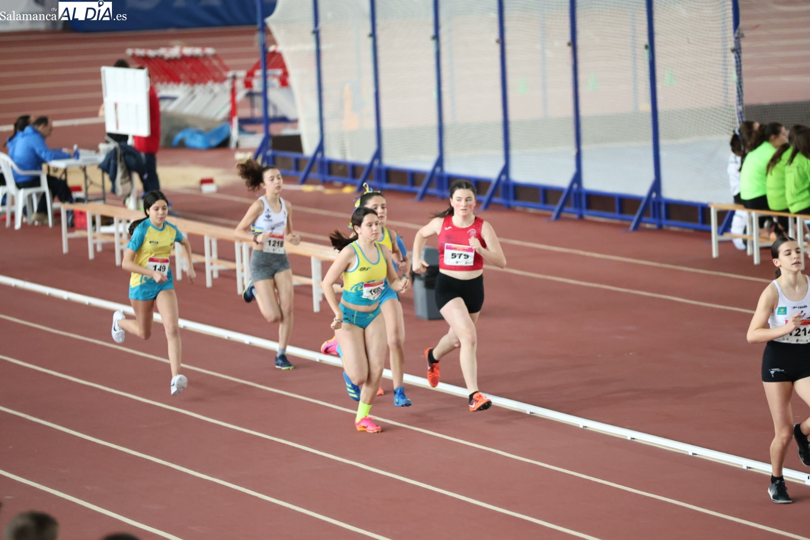 La pista cubierta de La Aldehuela, repleta de atletismo con los Juegos Escolares (FOTOS)