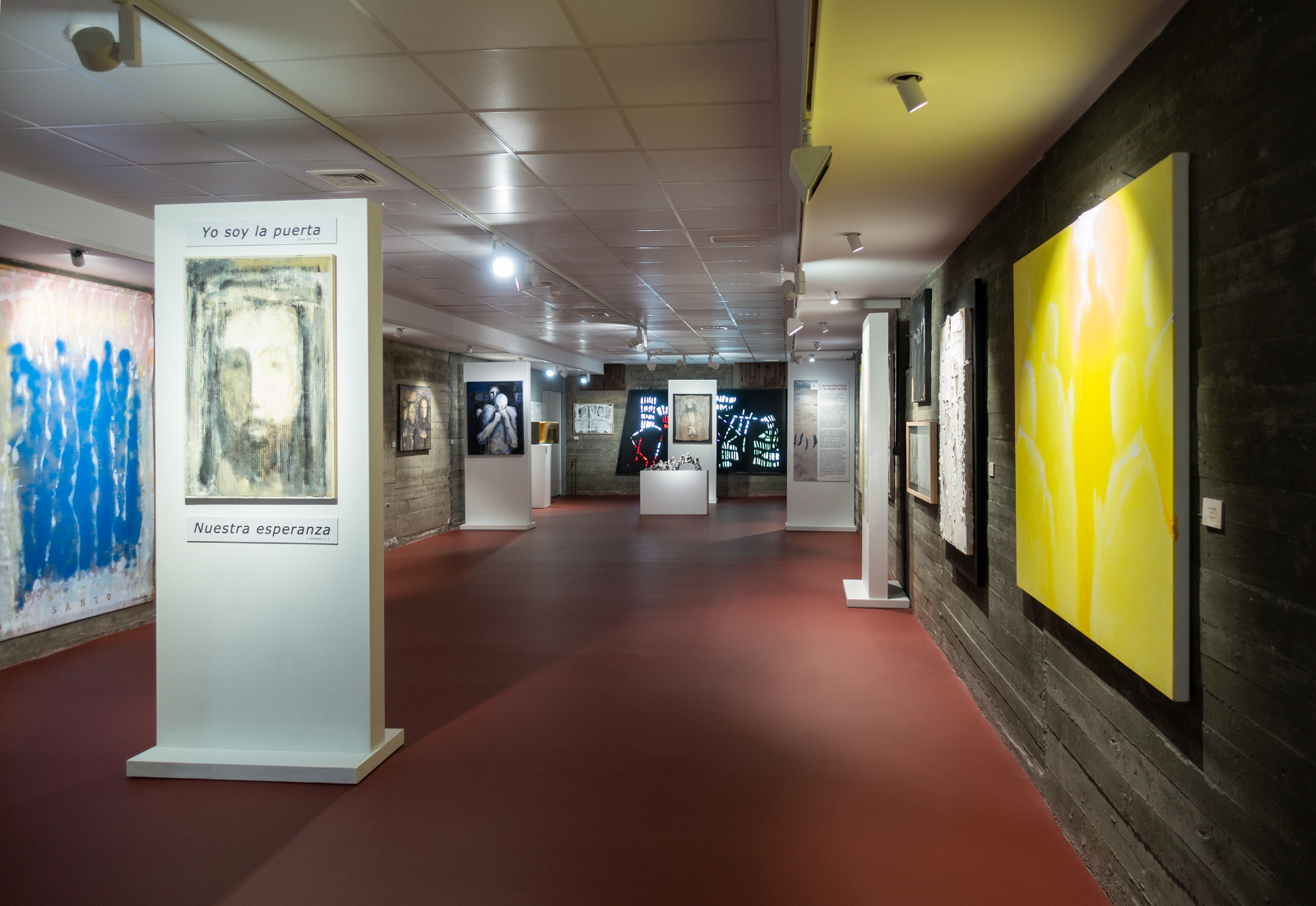 La obra del artista sacerdote Vicente Molina sorprende al espectador en el Museo Diocesano del Palacio del Obispo