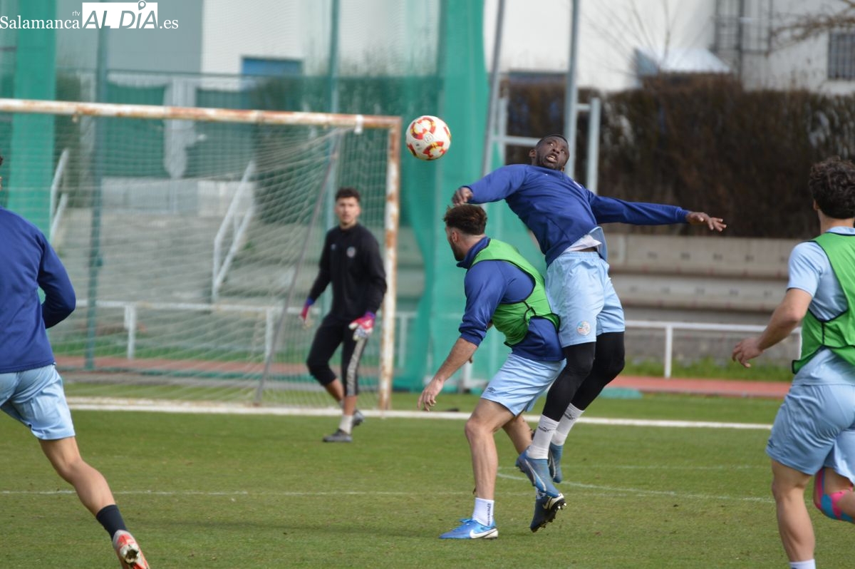 FOTOS | Dueñas vuelve al 4-2-3-1 con Emaná y se abre el casting en defensa junto a Cantero porque Murua sigue sin entrenar con el Salamanca UDS