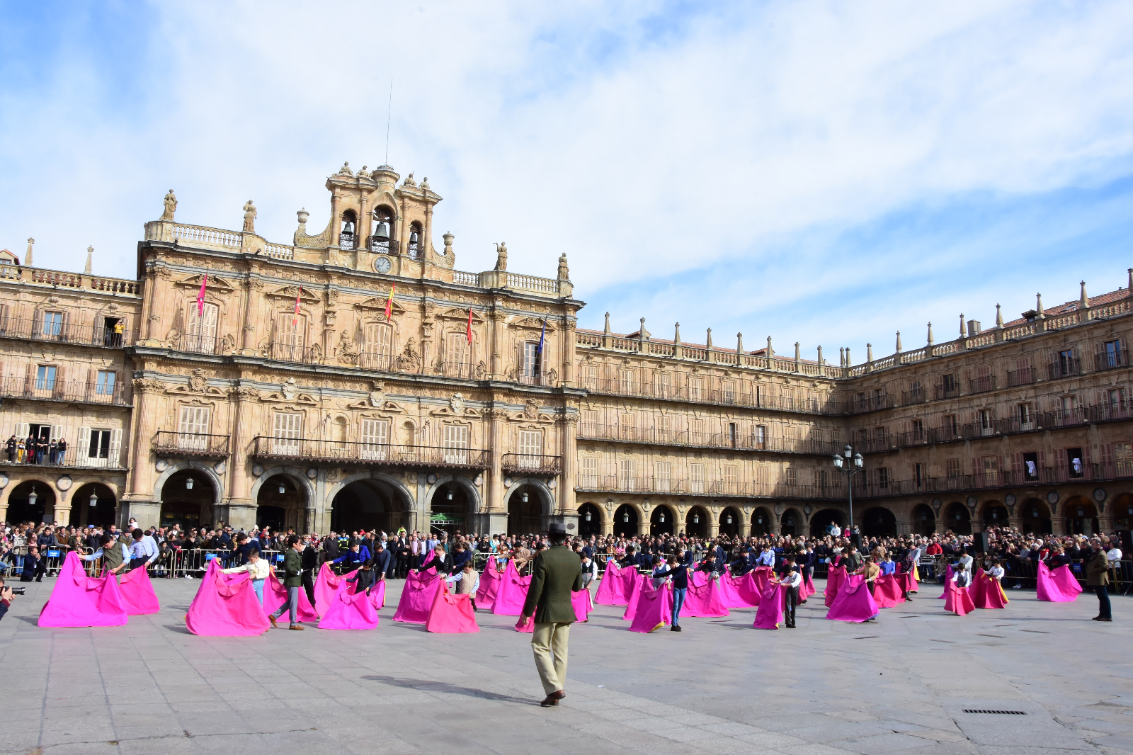 La Plaza Mayor de Salamanca acoge el sábado una exhibición de toreo de salón por los alumnos de la Escuela de Tauromaquia de la Diputación