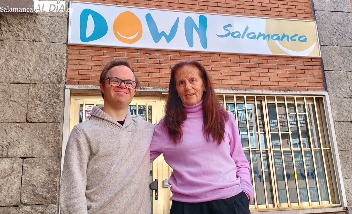 Alejandro es bastante autónomo, en casa y fuera de ella