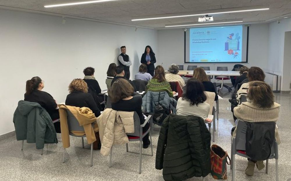 Empresas guijuelenses aprenden sobre WhatsApp Business