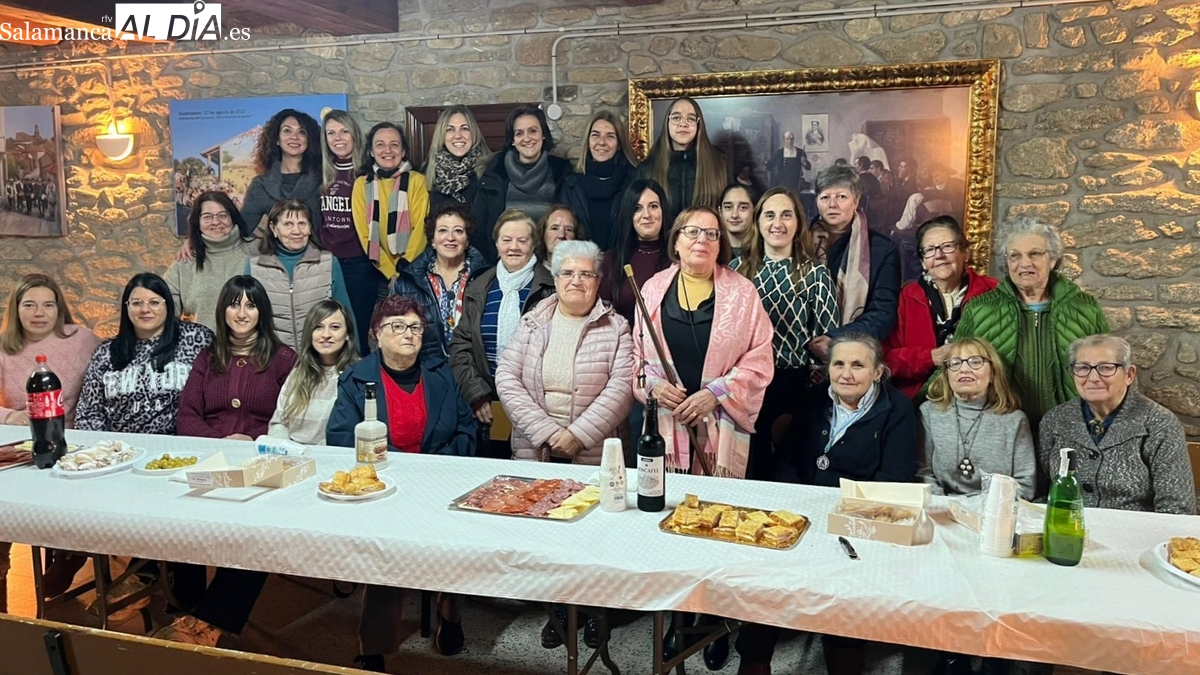 Natividad Santos y Luisa Simal dirigen a las águedas en Guadramiro