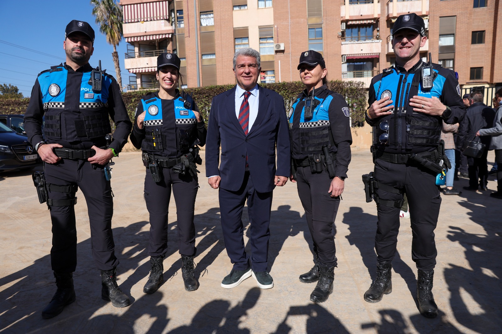 Laporta regala entradas a los agentes de la Policía Local de Salamanca que ayudan en las zonas afectadas por la DANA 