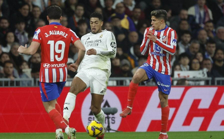 El derbi deja el liderato de LaLiga para el Real Madrid y al Atleti se le escapa en el Bernabéu (1-1)