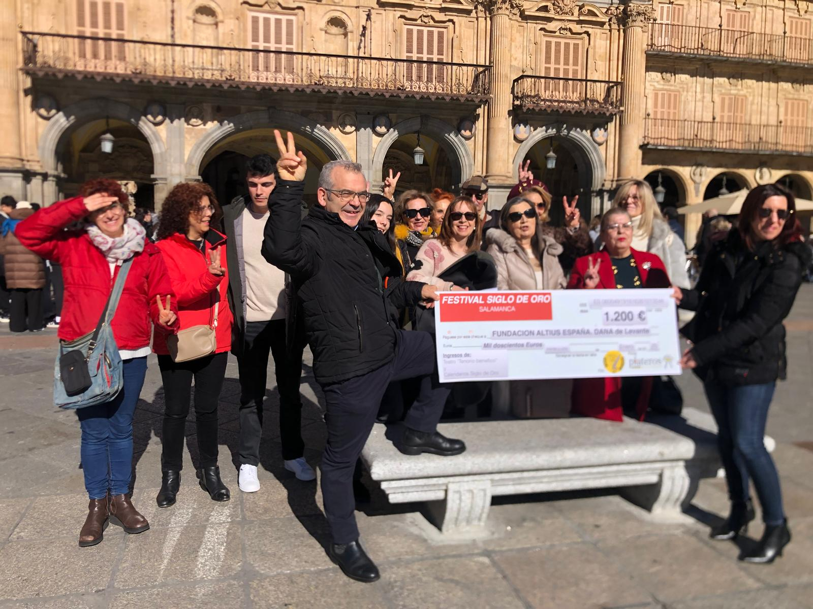La Asociación de Amigos del Siglo de Oro Español de Salamanca hace un donativo a los afectados por la DANA
