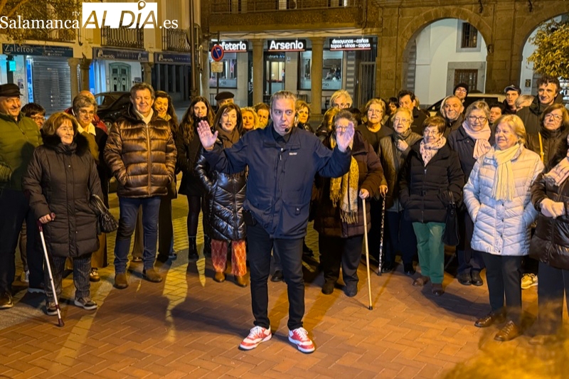 Más de medio centenar de personas se unen a Miguel Sosa, la Biblioteca y las palabras en el original recorrido Logoturismo
