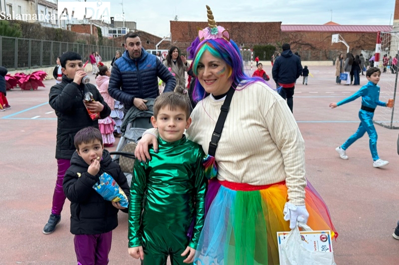 Multitudinaria y sorprendente fiesta de carnaval en el colegio La Encarnación