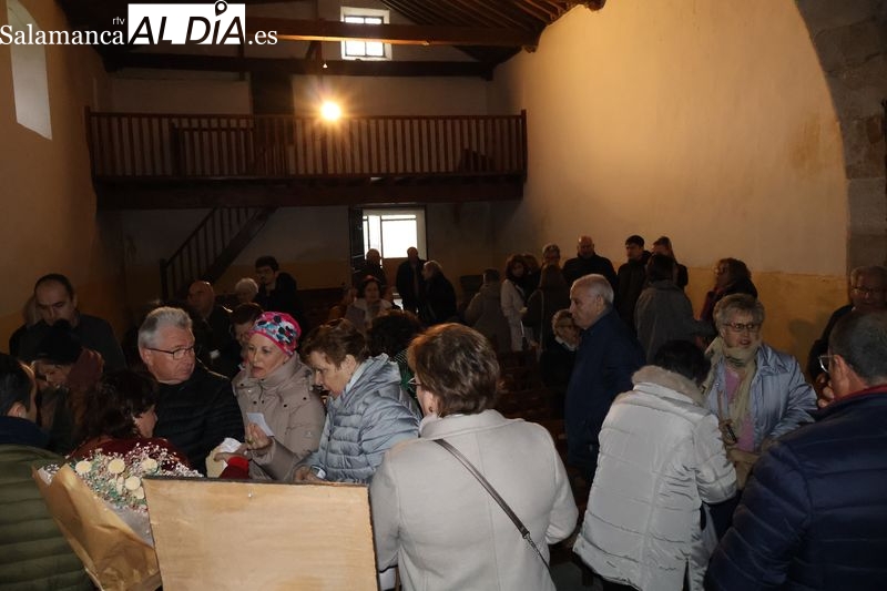La Fiesta de las Candelas ilumina la ermita de la Virgen de Otero