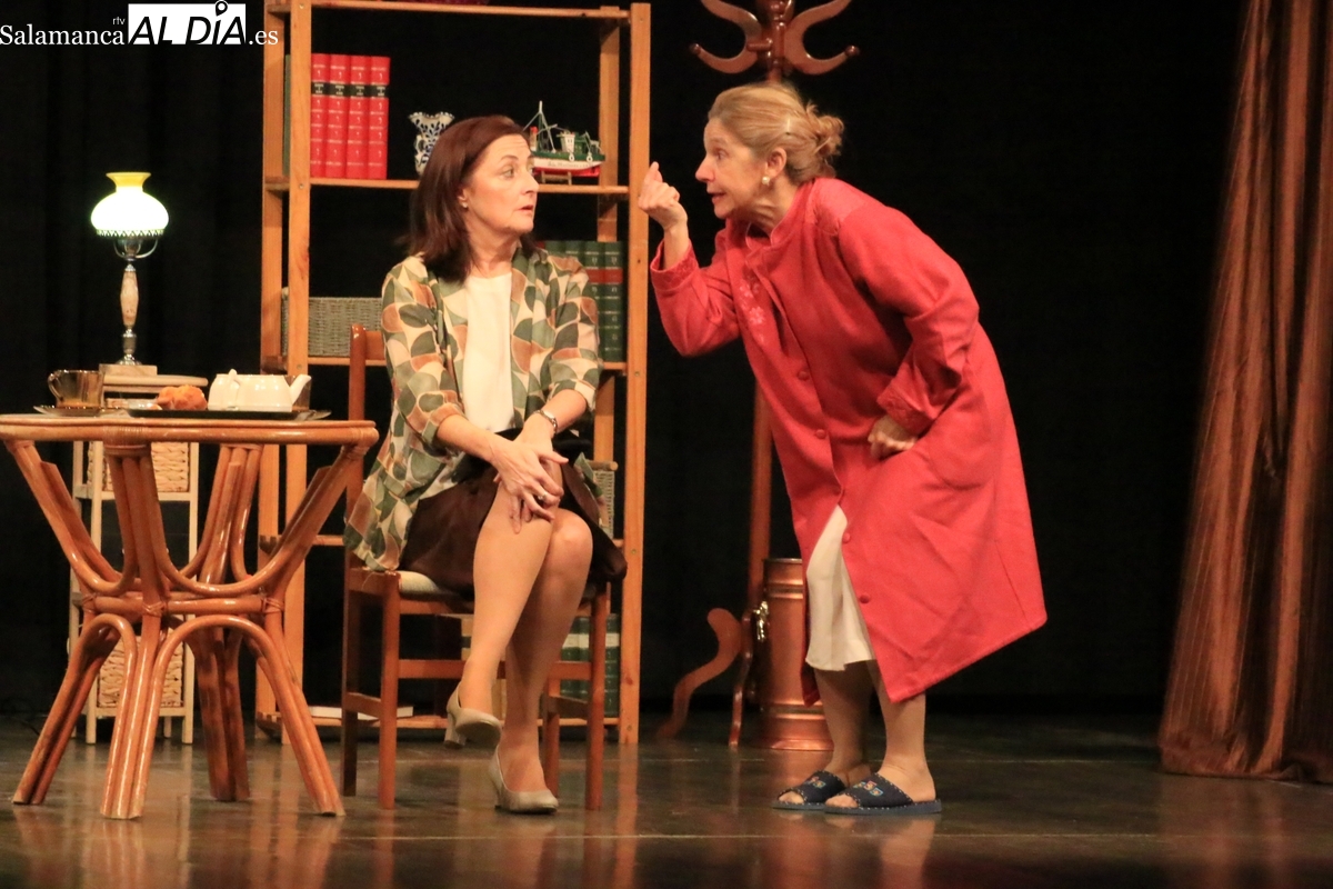 Lleno hasta la bandera para ver en Vitigudino ‘El inconveniente’ del grupo Tela Marinera