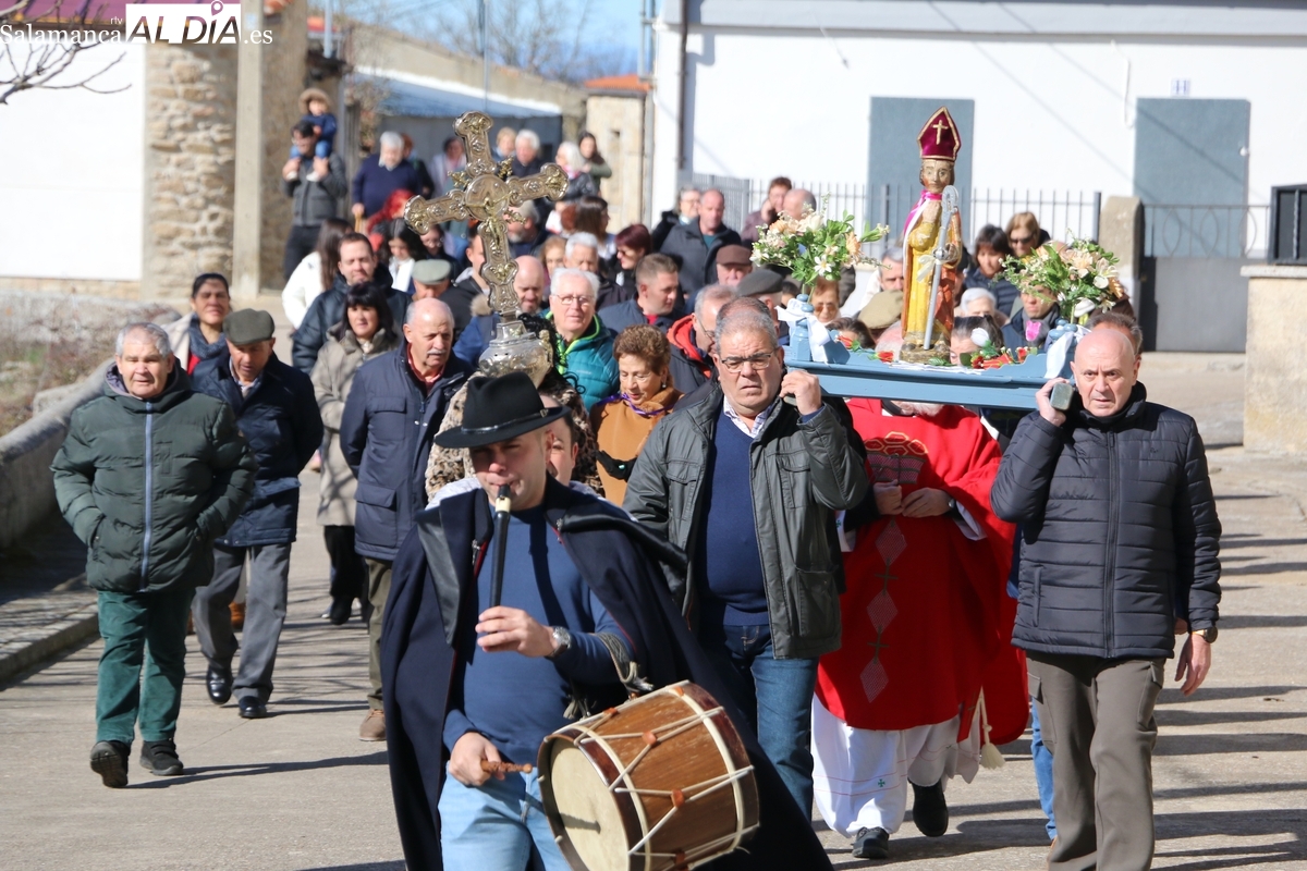 Los vecinos de Peralejos de Abajo celebran San Blas con actos religiosos y un potente cocido 