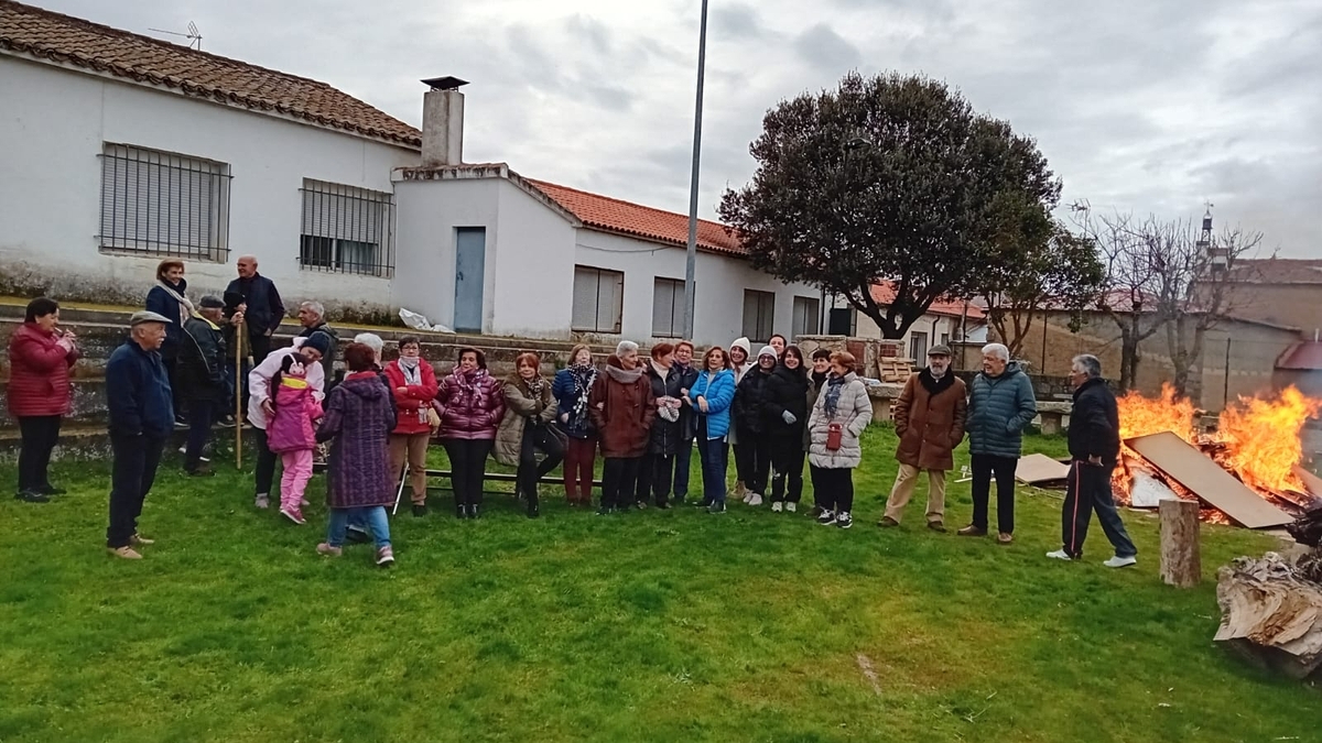  Los vecinos de Cipérez disfrutan de una tarde de convivencia y gastronomía en el Jueves Merendero
