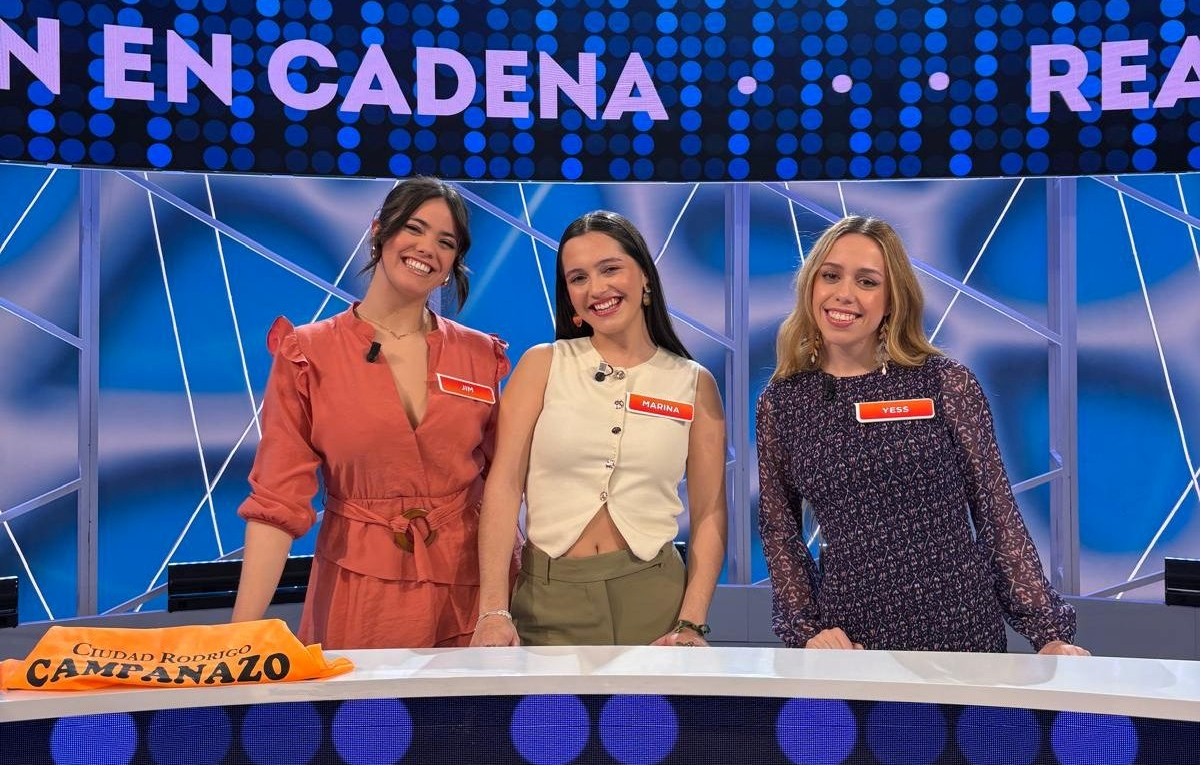 Una joven mirobrigense concursa en ‘Reacción en cadena’ acompañada de un pañuelo del Campanazo