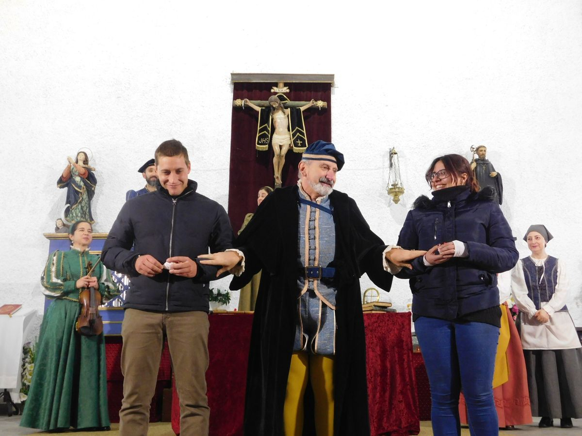 FOTOS | Entrañable acogida de Buscando a Nebrija en Pedrosillo de los Aires