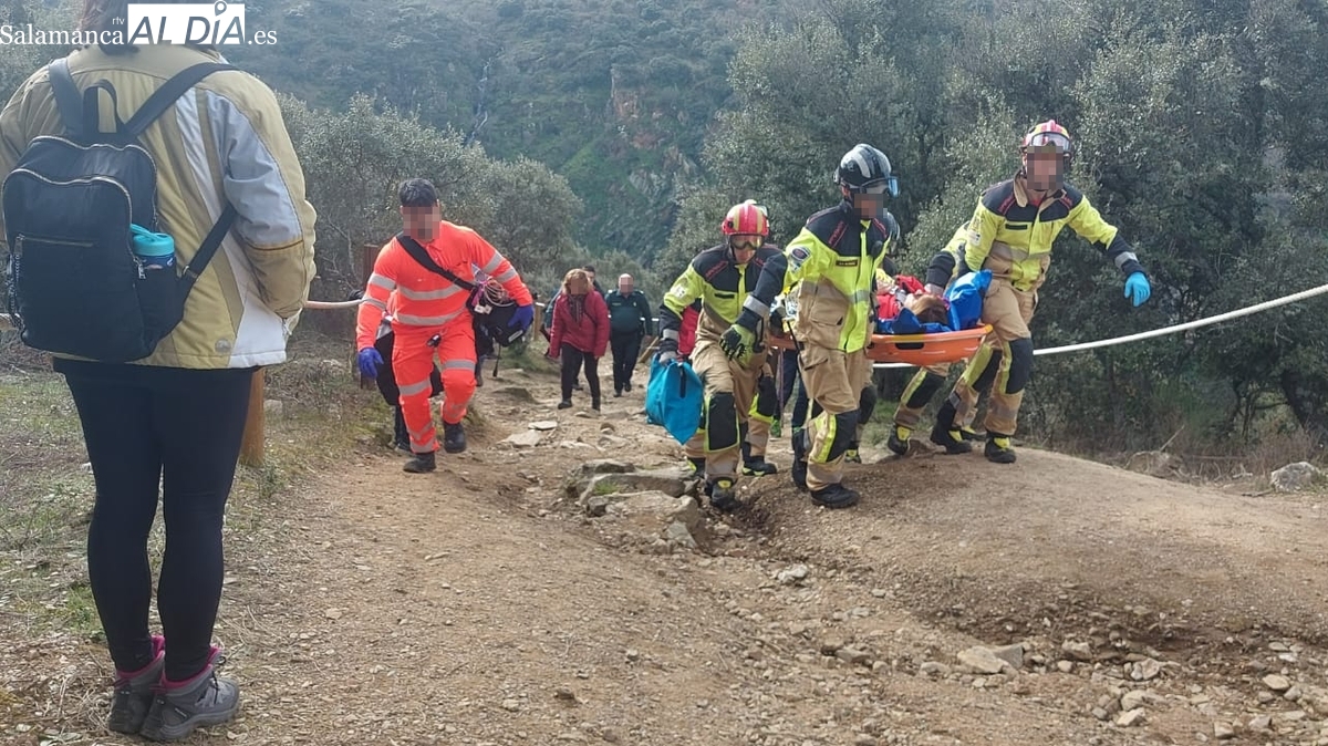 Una mujer es rescatada y trasladada al Hospital tras hacerse daño en un pie cuando visitaba el Pozo de los Humos
