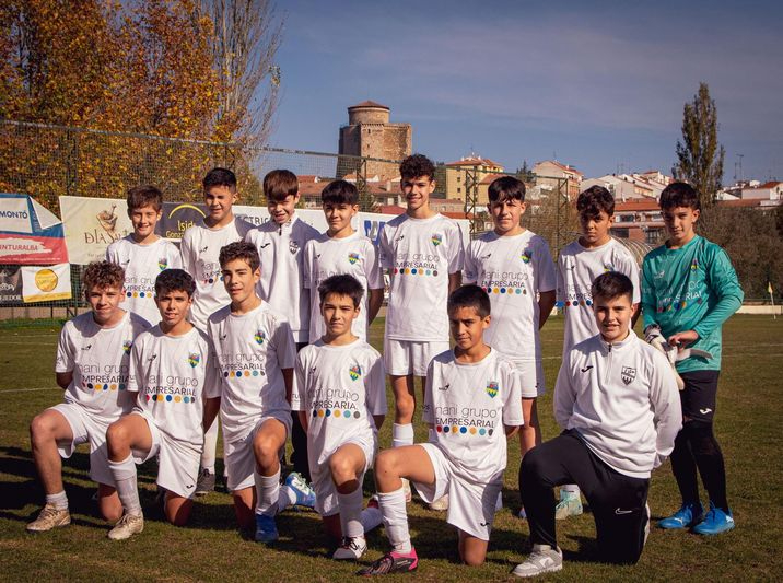 El Infantil A del Alba de Tormes CF: esfuerzo y superación en una temporada de desafíos