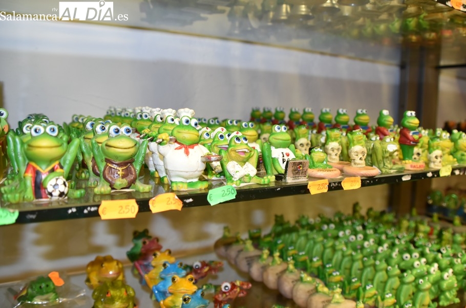 Ranitas, imanes, abanicos… ¿Qué es lo que más  compran los turistas en Salamanca?