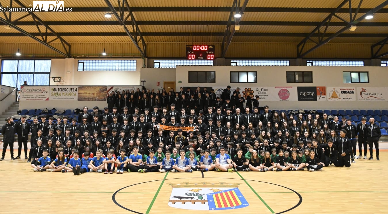 Cerca de 240 jugadores de 11 equipos del BM Salamanca se presentan en familia en el Río Tormes (GALERÍA DE FOTOS)