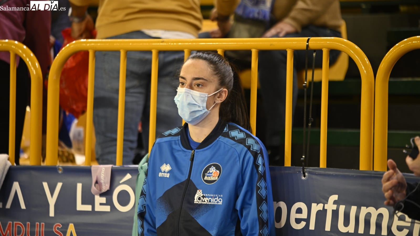 Marija Lekovic ya conoce a la Marea Azul al vivir desde fuera su primer partido con el Perfumerías Avenida (GALERÍA DE FOTOS)