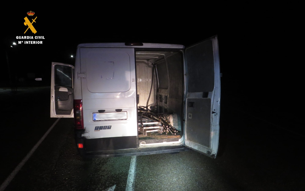 La Guardia Civil detiene en el término de Villaseco de los Reyes a tres varones por el hurto de 3.600 metros de cableado de cobre