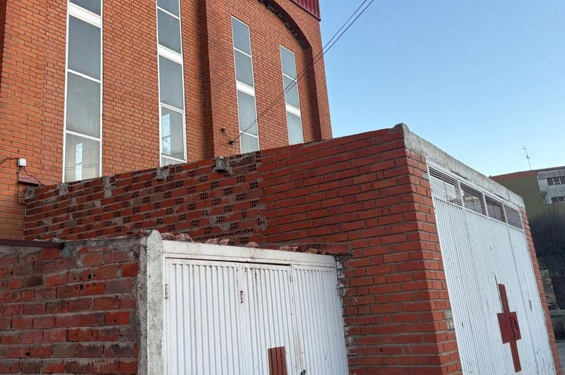 Trabajos de retirada de amianto en la calle Piscinas