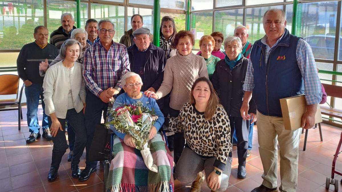 Mª Josefa Martín Benito celebra la llegada a los 100 años en Villarino