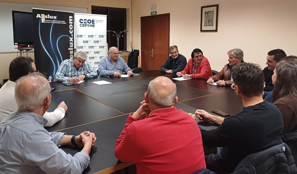 Aeslux mantiene un encuentro con los profesionales de Ciudad Rodrigo del sector