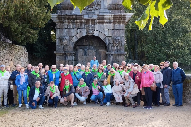 La asociación de mayores San Miguel organiza una gran jornada de convivencia en la ciudad junto a la de El Castañar de Béjar
