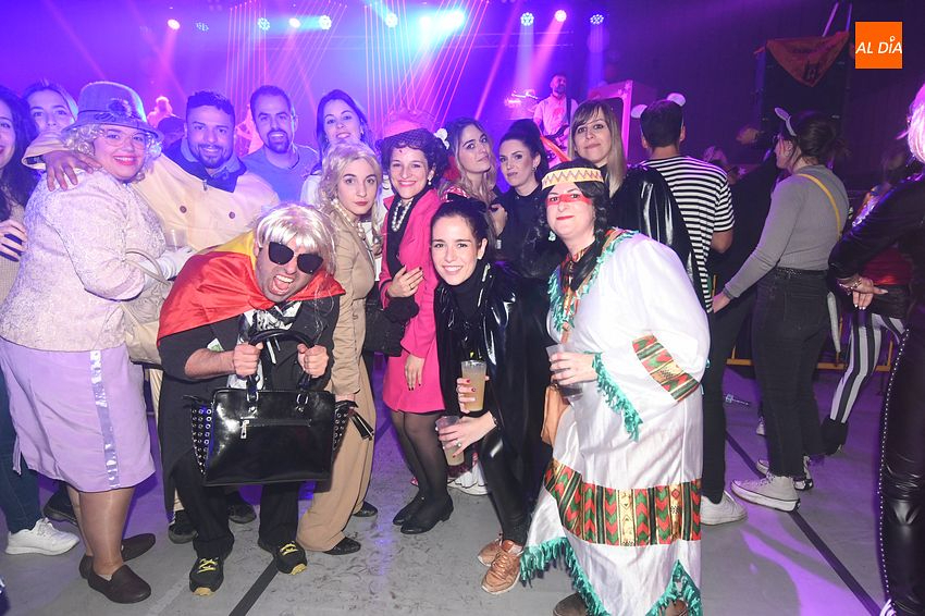 Distribuciones Martín Acera premiará los tres mejores disfraces en el baile del pabellón Conde de Foxá