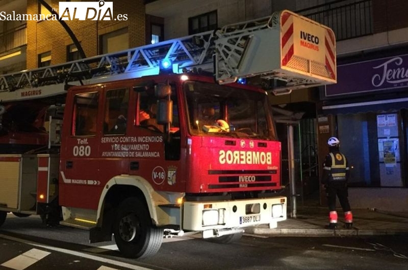 Dos heridos en el incendio de una vivienda en el Barrio Vidal