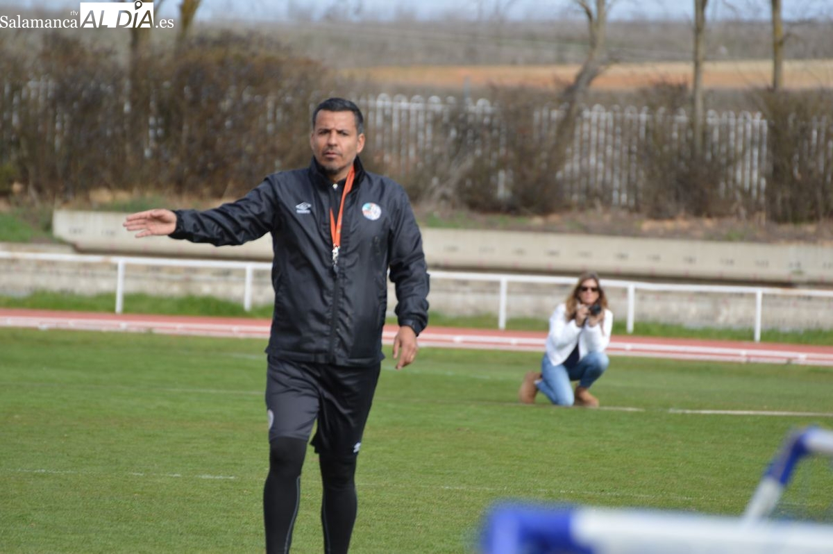 Dueñas, delante de Lovato y tras ser ratificado como técnico, en rueda de prensa: Voy a seguir hasta final de temporada en el Salamanca UDS
