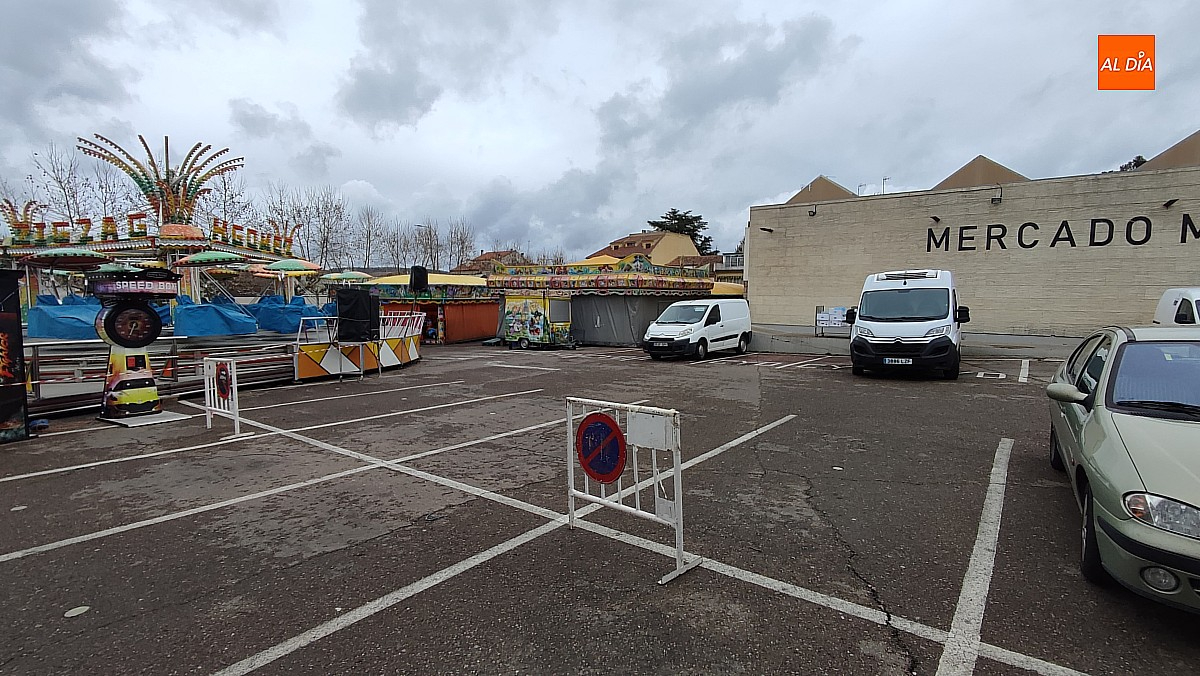 Los comerciantes del Mercado de Abastos fueron los que llamaron a la Policía Local para que denunciaran coches mal aparcados