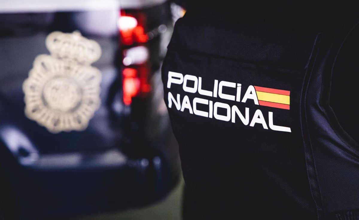 Roba dinero, joyas y otros objetos en una habitación alquilada en un piso de Salamanca