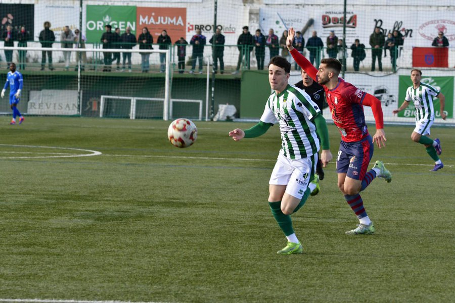 El CD Guijuelo reacciona a tiempo ante un Ávila de playoff (1-1)