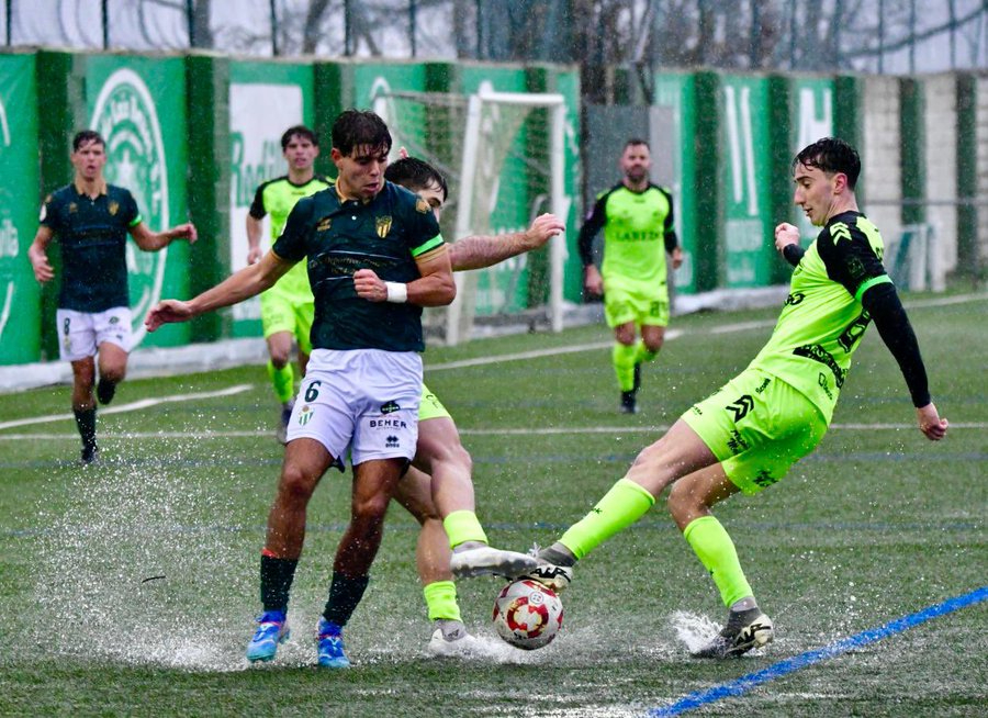 El CD Guijuelo empata con el Laredo en el Municipal (1-1)