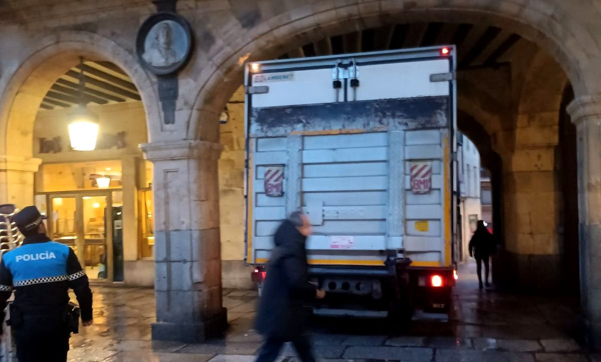 La reparación del arco de la Plaza Mayor dañado por un camión costará más de 6.700 euros