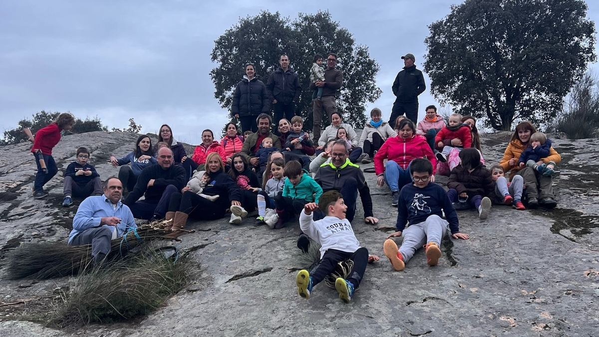 Yecla de Yeltes mantiene viva la tradición del Jueves Merendero en la Peña Resbalina