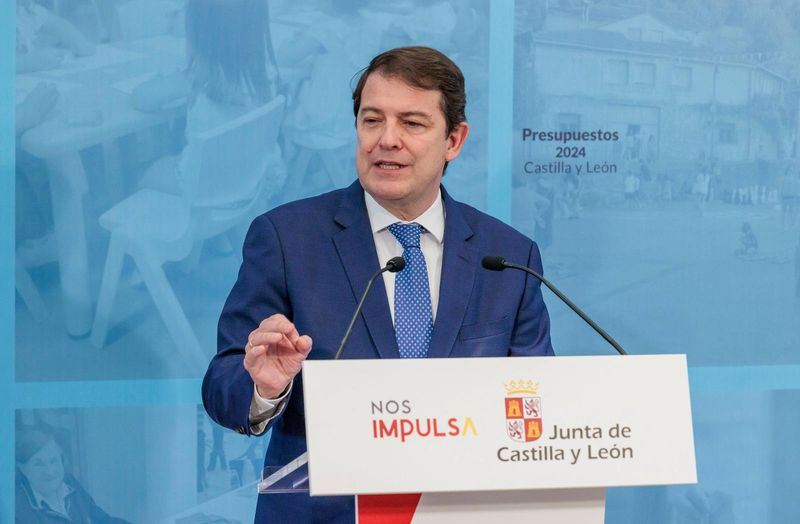 Mañueco traslada su apoyo a los niños con cáncer: Siempre estaremos a su lado