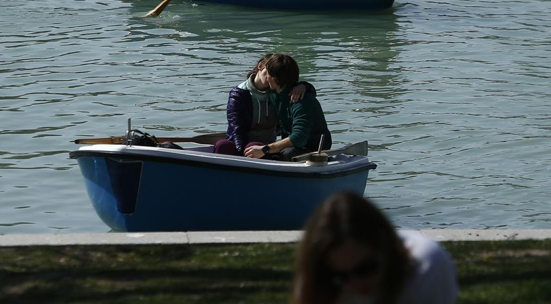 La vida en pareja de los jóvenes españoles se desploma