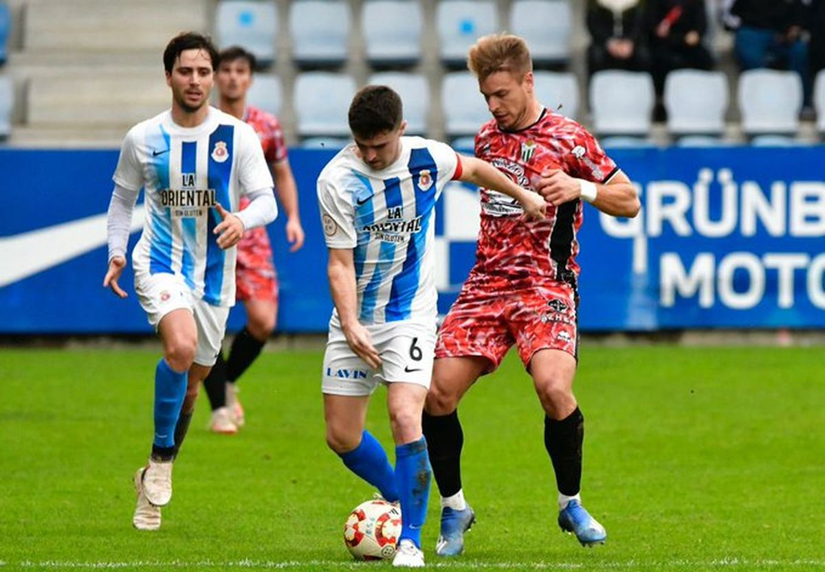 Empate sin goles entre el CD Guijuelo y la Gimnástica de Torrelavega (0-0)