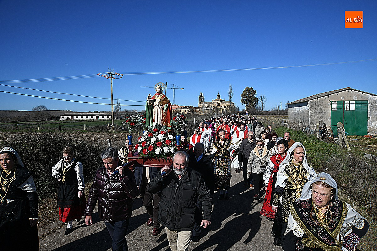 La imagen de San Blas visita un año más el Monasterio de La Caridad